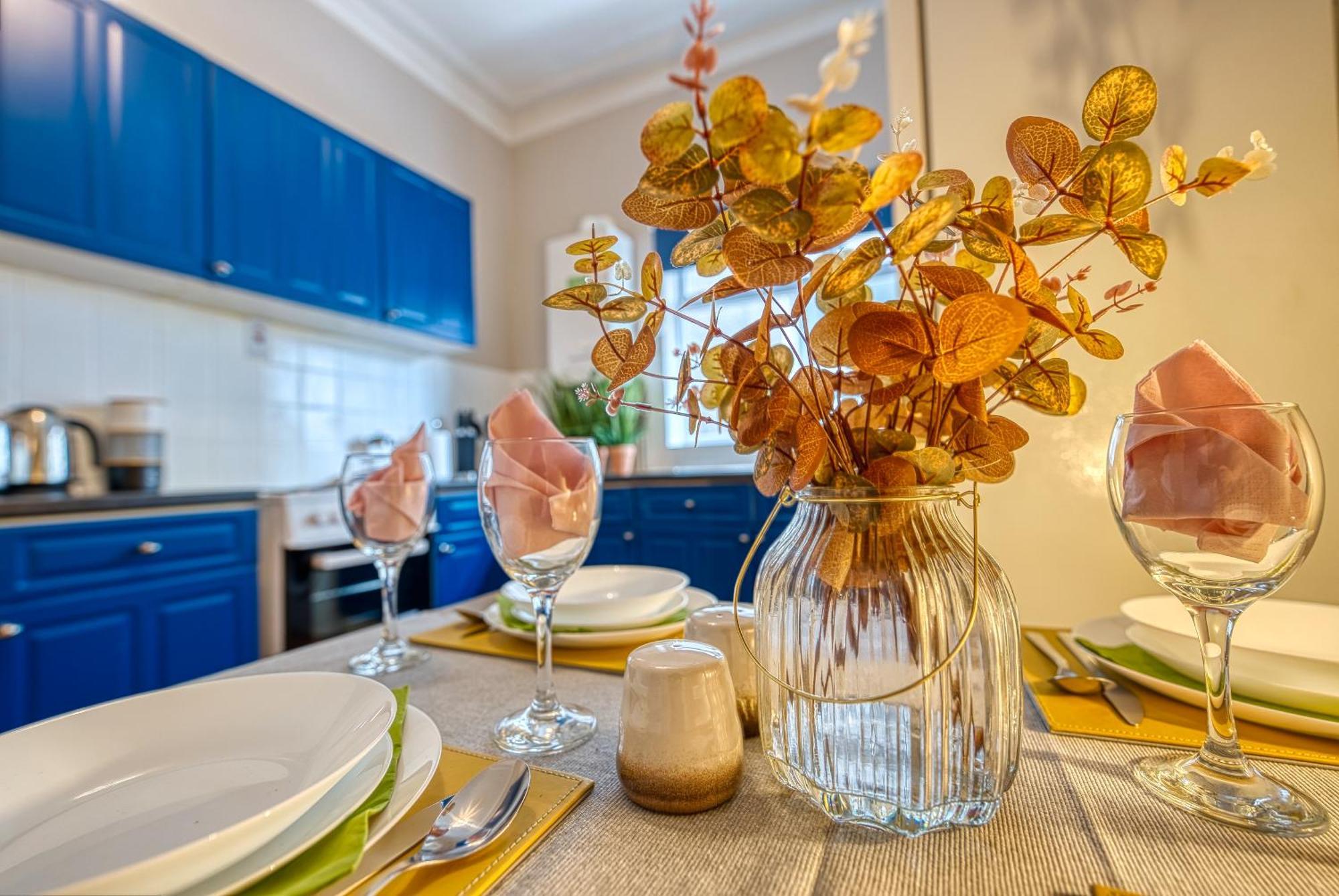 Boutique Flat - Parking - Sleeps 9 Bristol