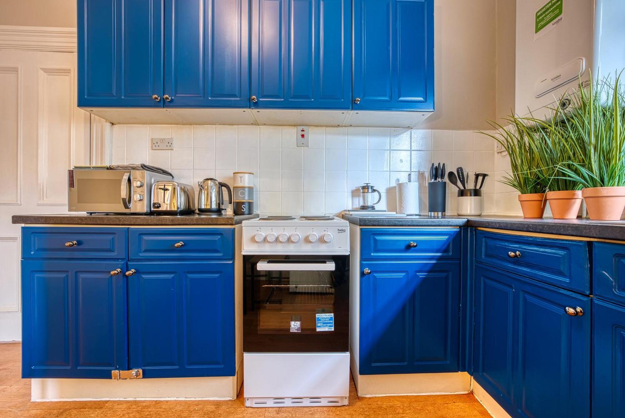 Boutique Flat - Parking - Sleeps 9 *