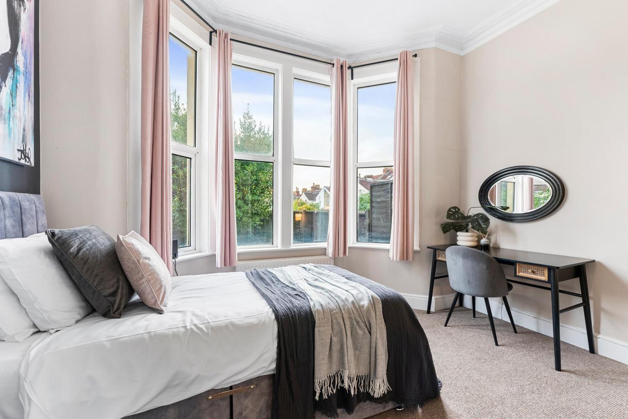Apartament Boutique Flat - Parking - Sleeps 9 *