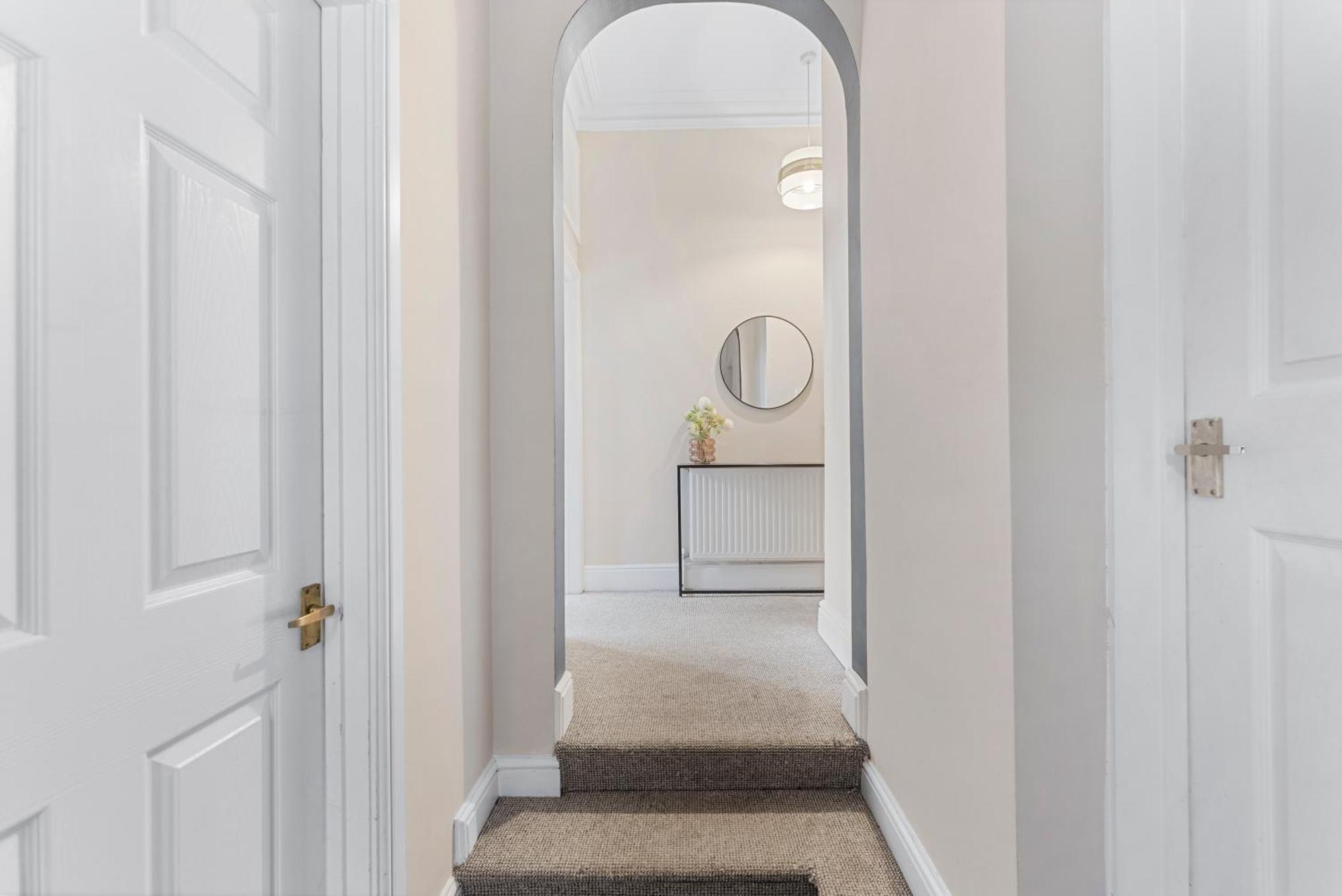 Apartament Boutique Flat - Parking - Sleeps 9