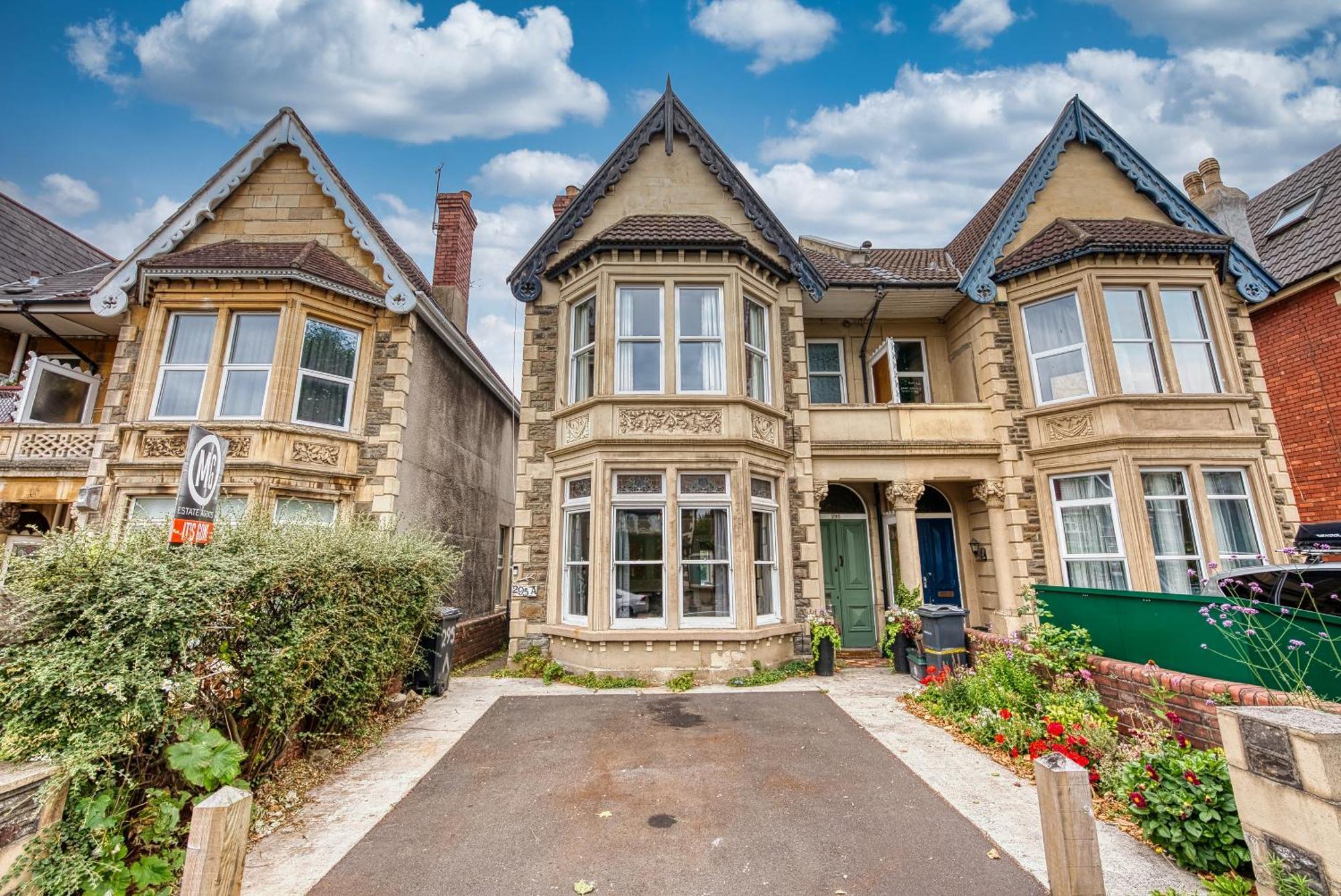 Boutique Flat - Parking - Sleeps 9 Apartment Bristol