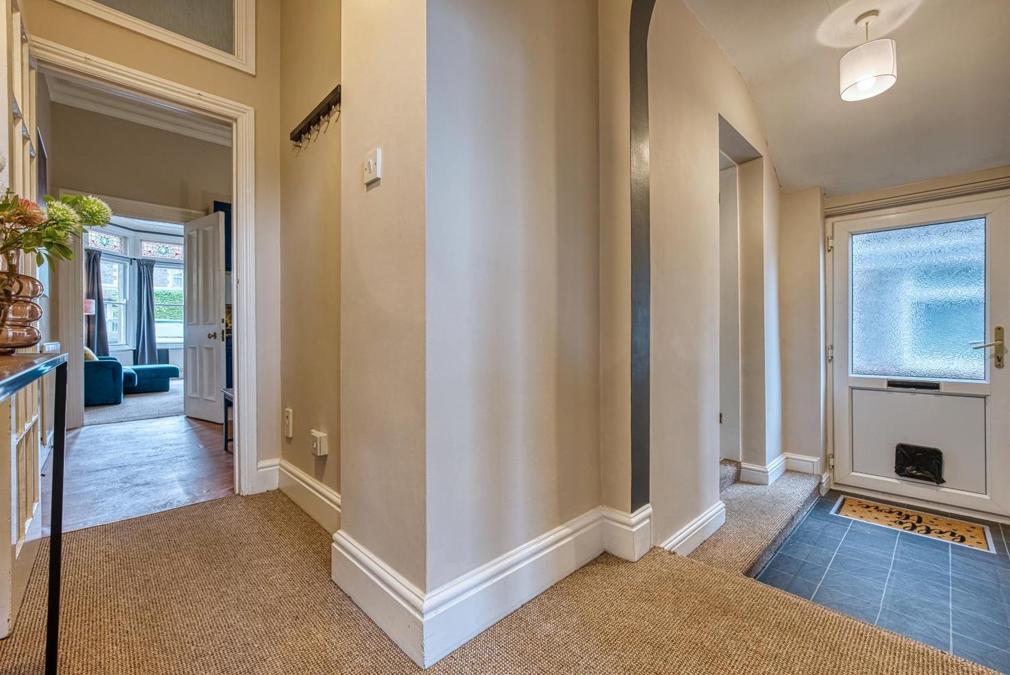 Boutique Flat - Parking - Sleeps 9 Apartment *