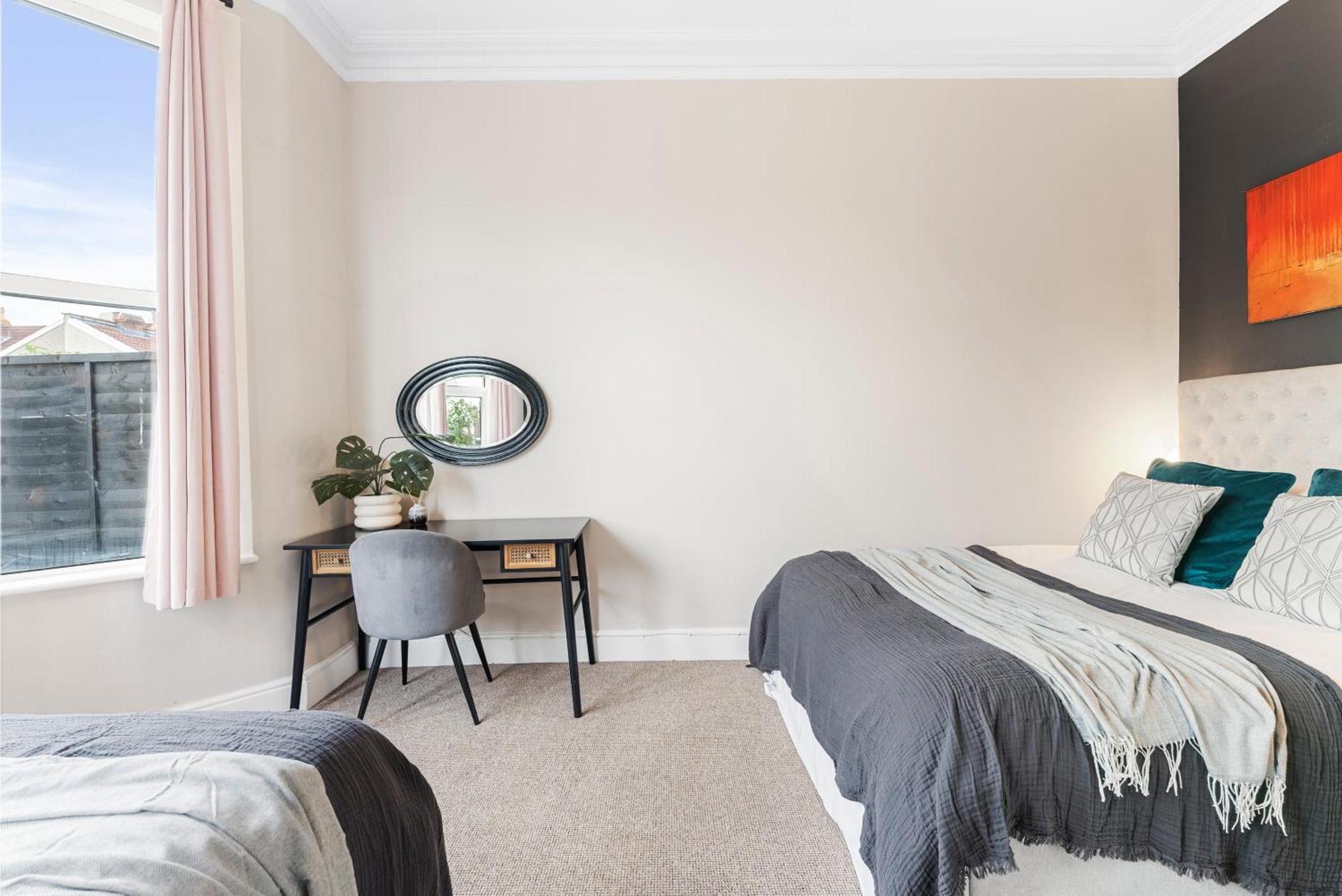 Apartment Boutique Flat - Parking - Sleeps 9 Bristol