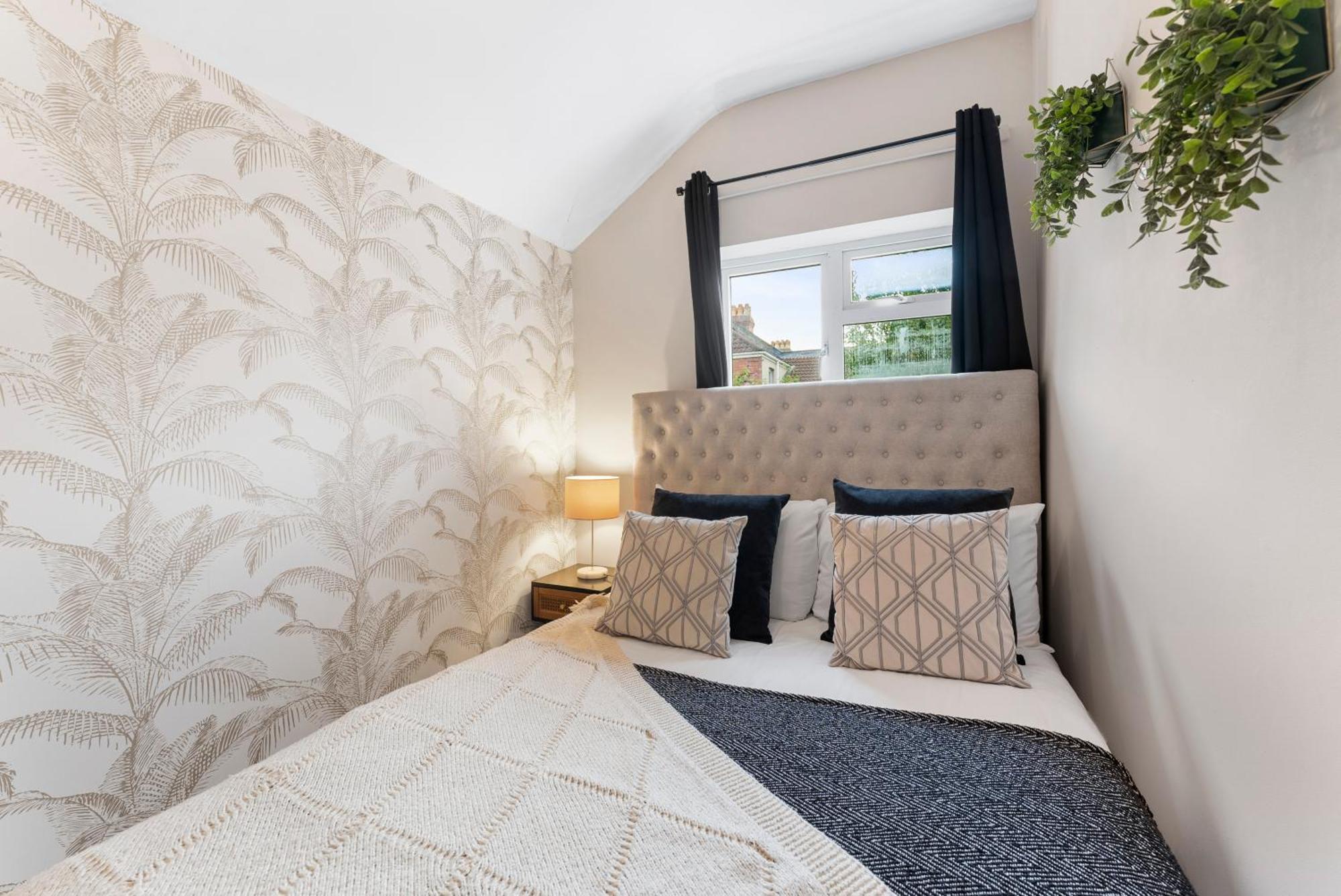 Apartment Boutique Flat - Parking - Sleeps 9 *