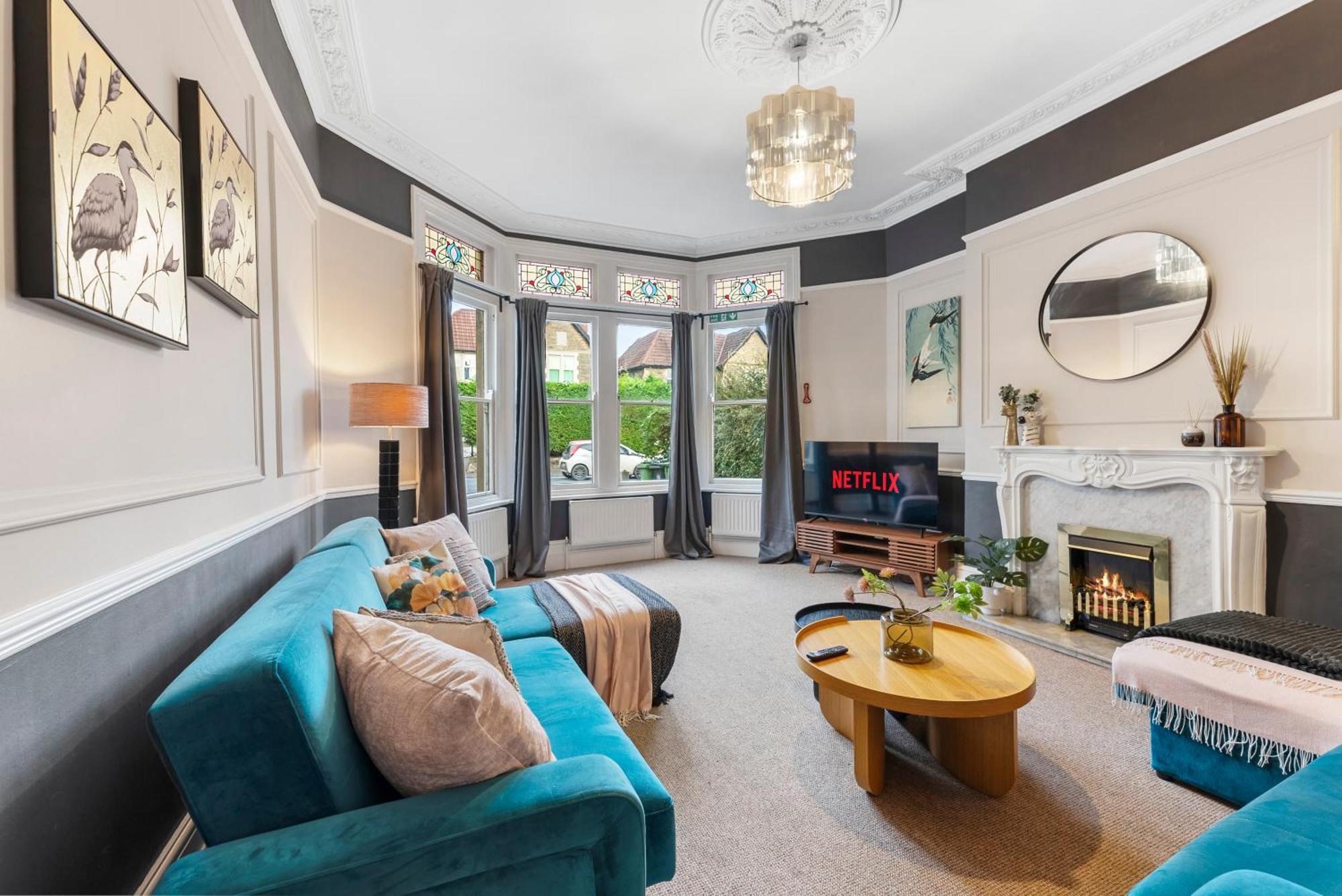 Boutique Flat - Parking - Sleeps 9 *