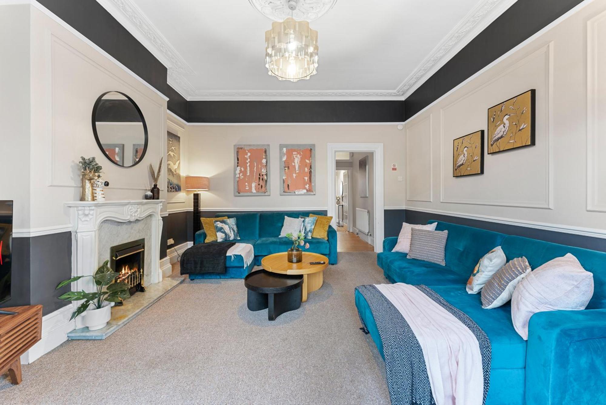 Boutique Flat - Parking - Sleeps 9 Apartment *